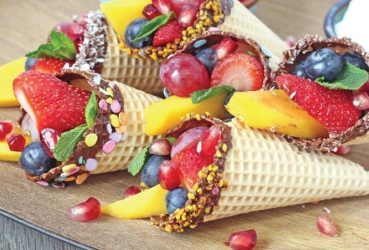Chocolate-dipped-fruit-cones
